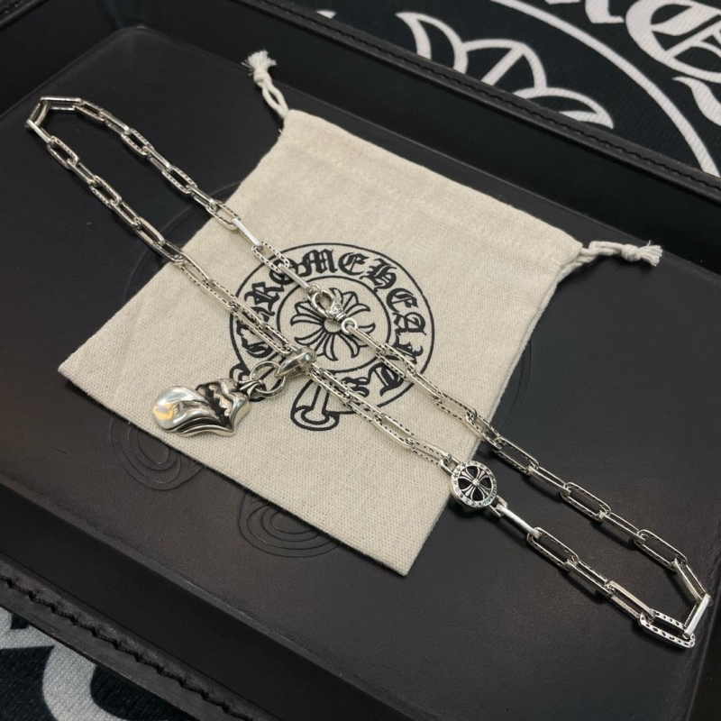 Ch*0me He**ts necklaces